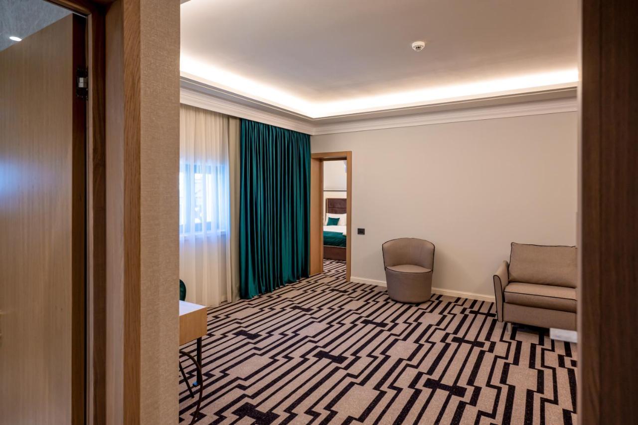 Hotel Carolin Călimăneşti Esterno foto